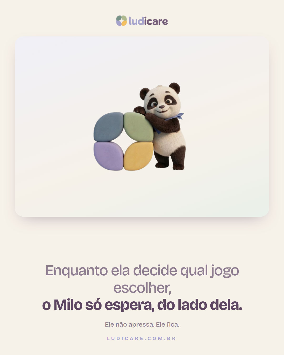 Enquanto ela decide qual jogo escolher, o Milo só espera, do lado dela.